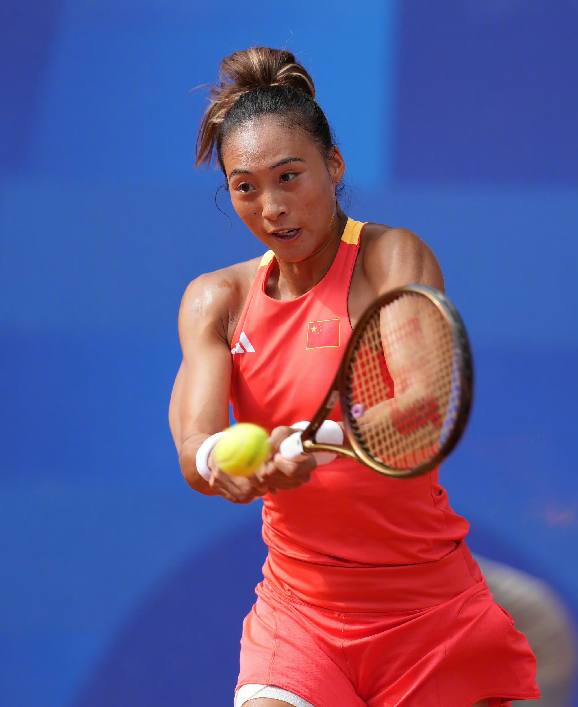 并且他的助 并且他的助