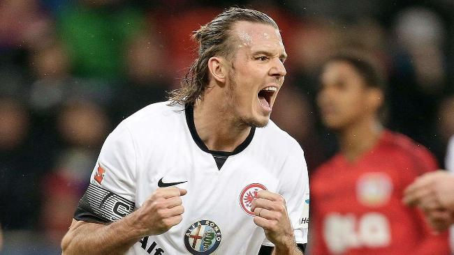 的中场提供 的中场提供